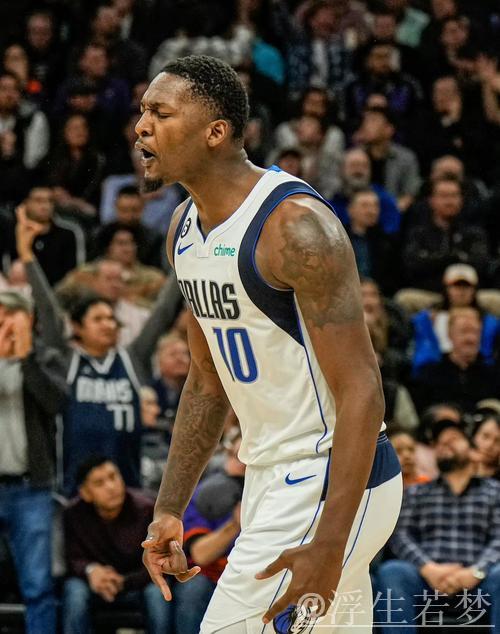 东契奇妙传 芬尼·史密斯三分命中 东契奇妙传 芬尼·史密斯三分命中